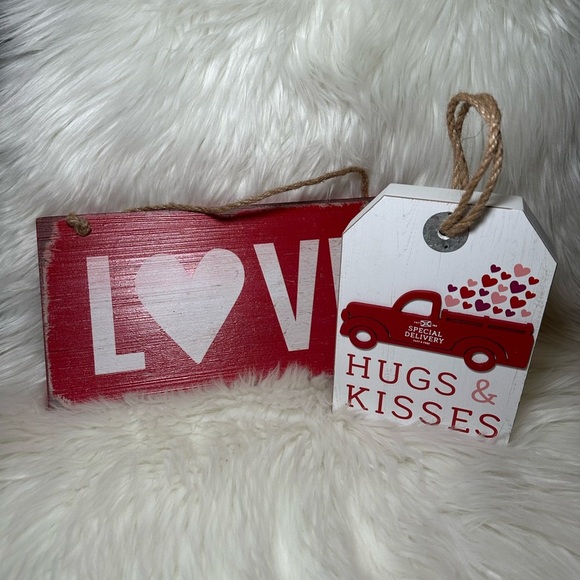 Red Love and Hugs & Kisses Signs - Picture 1 of 5